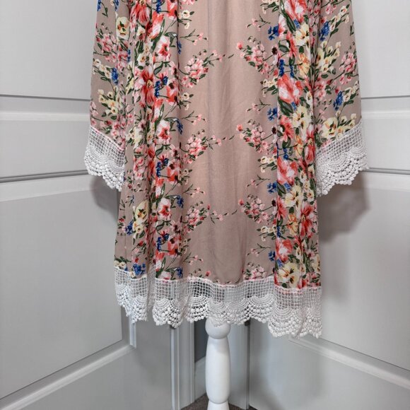 Kimono Style Floral Top with Lace, Size Small - Picture 7 of 9